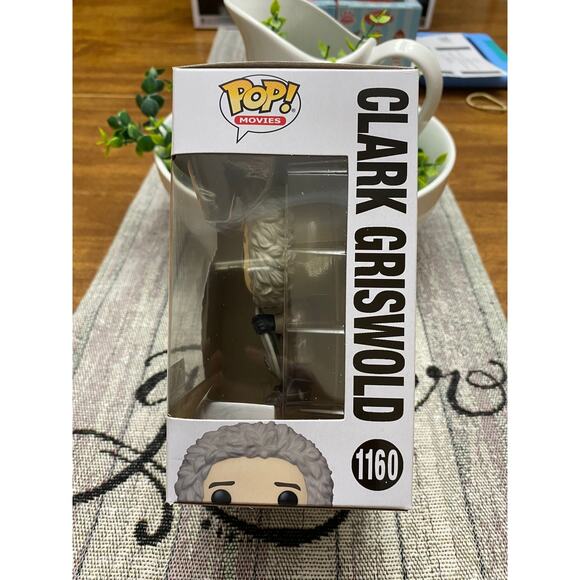 Funko Pop Movies: Christmas Vacation - Clark Griswold - Picture 2 of 6